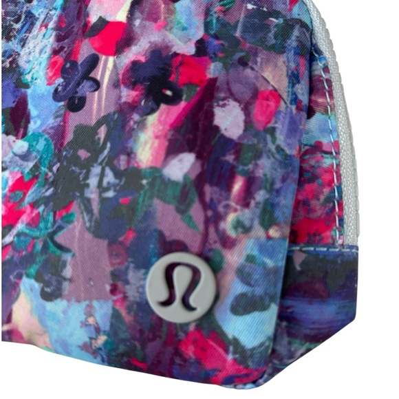 Everywhere Belt Bag with Long Strap 1L Flower Glide Multi/Vapor New - Picture 8 of 9